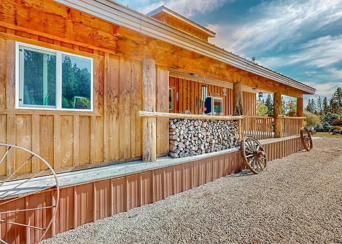 Rustic Cabin W/ Decks & Hot Tub In Garden Valley!