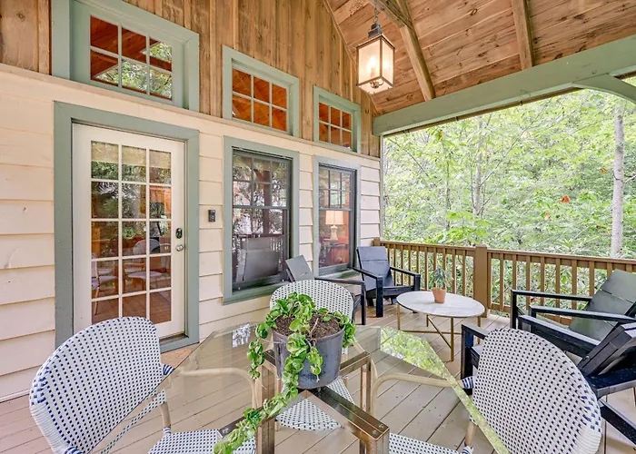 Peaceful Vacation Rental W/ Deck: 5 Mi To Cashiers