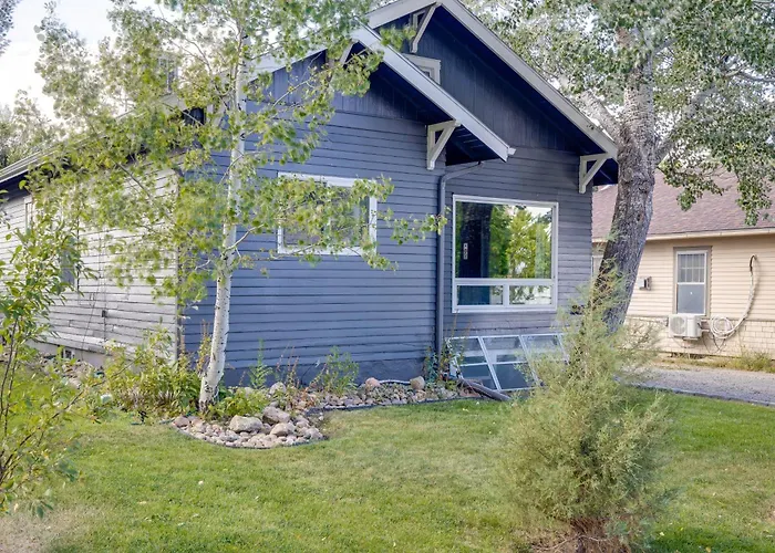 Near Downtown: Spacious Casper Getaway W/ Deck