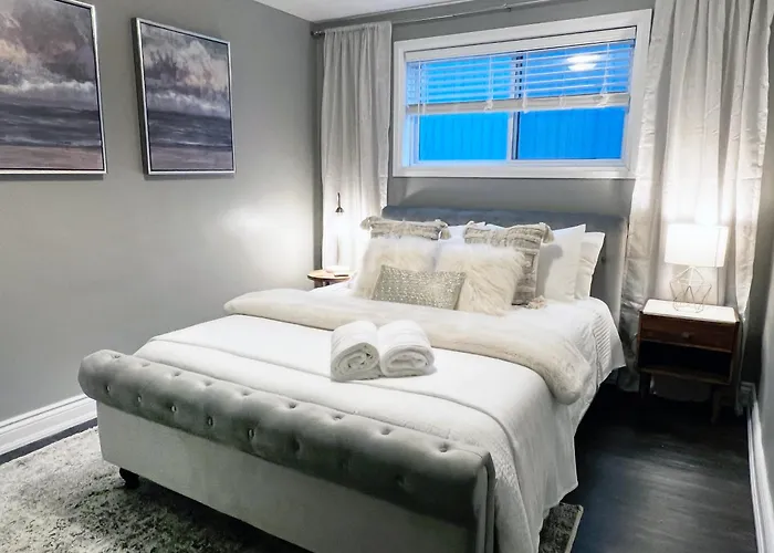 Chic Stay | Walk To Covent Garden & Hyland Cinema