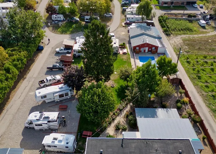 Maple Leaf Motel & Rv Park Resort