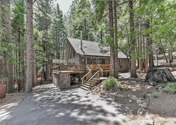 Cozy Chic Chalet - Enchanting & Fun Family Retreat - Hot Tub & Fire Pit - Dog Friendly