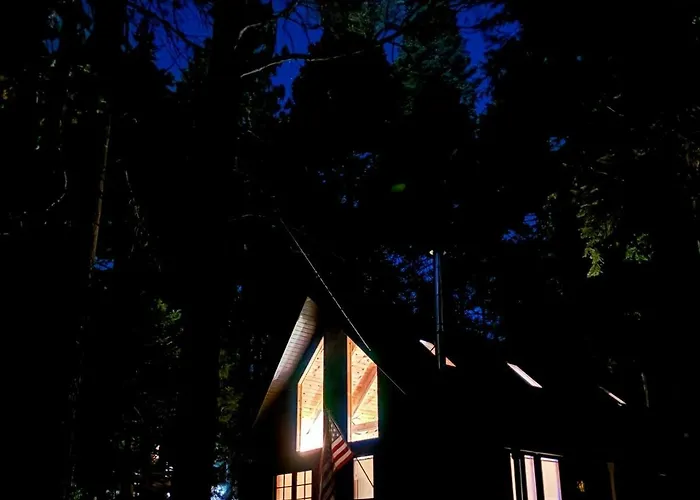 Cozy Chic Chalet - Enchanting & Fun Family Retreat - Hot Tub & Fire Pit - Dog Friendly