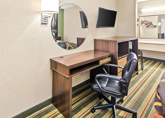 Super 8 By Wyndham Columbia/Ft. Jackson Sc