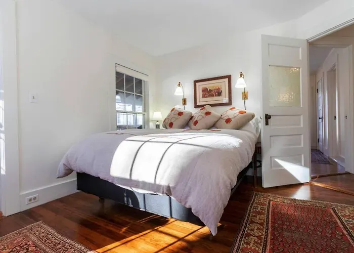 Beautifully Restored Home In Manchester Village