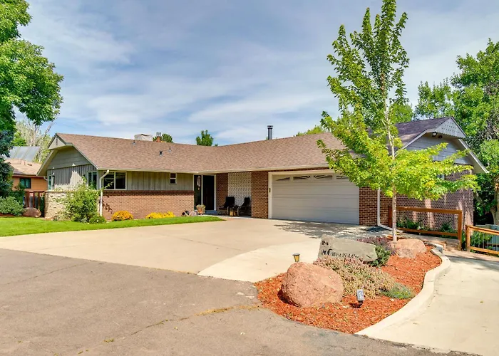 Modern Creekside Home: 9 Mi To Downtown Denver