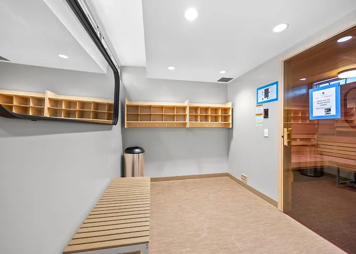 17Fl Fully Renovated, 5 Mins To Beach With Parking