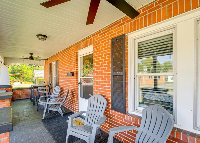 'Trout House' In Dtwn Damascus: Near Creeper Trail
