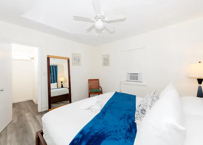 Tropic Isle Hotel & Apartment