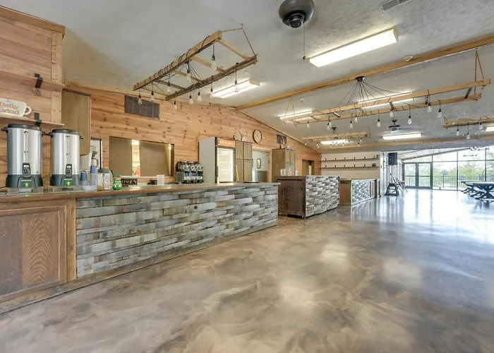 Cozy Cassopolis Cabin, Near Parks & Golfing!