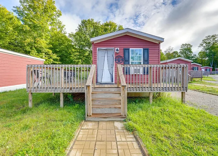 Cozy Cassopolis Cabin, Near Parks & Golfing!