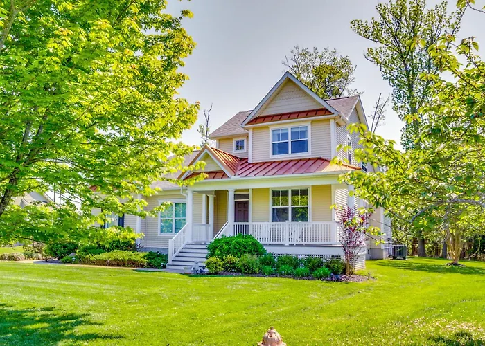4 Mi To Fenwick Island: Home W/ Pool Access & Deck