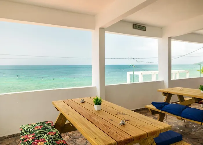 Beachfront Suite 6 Karaya
