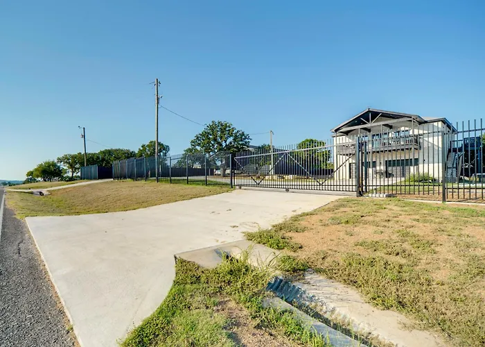 Walk To Water: Game Room At Buchanan Dam Home!