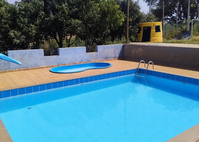alugo quarto com 1 cama casal e 2 solteiro