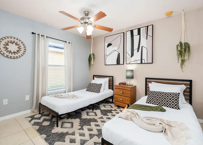 The Sunny - Theme Parks , Heated Pool , Grill