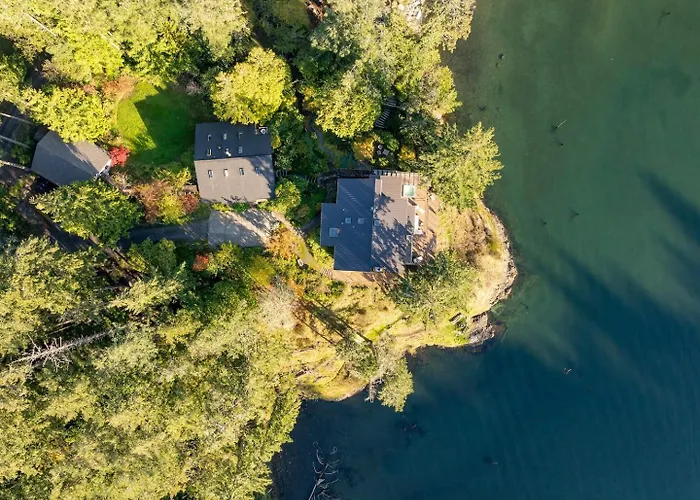 Waterfront Privacy, Hot Tub, Gated Estate