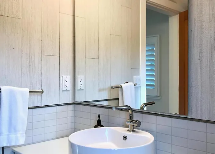 Bright, Contemporary, Walk To Town, Cafes & Beach
