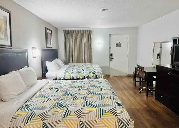 Red Carpet Inn Norwalk