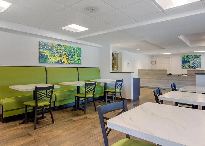 Econo Lodge Hicksville - Long Island