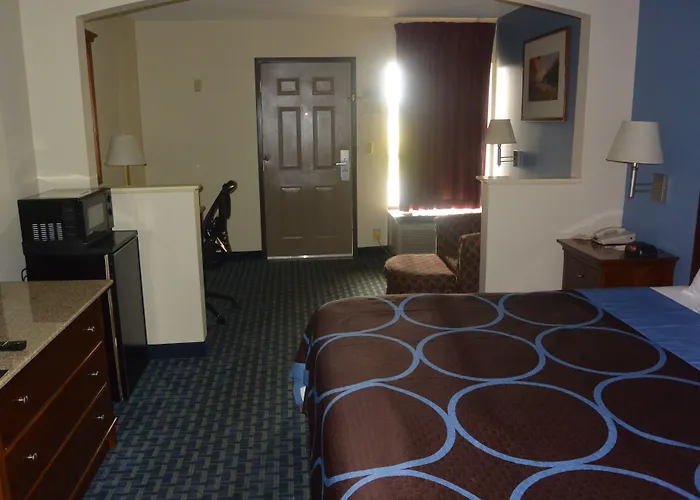 Days Inn By Wyndham Clarksville North Exit 4