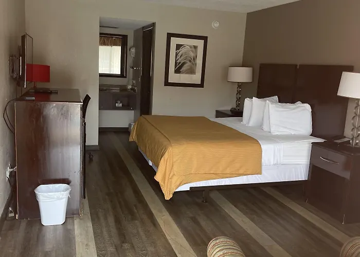 Royal Inn & Suites