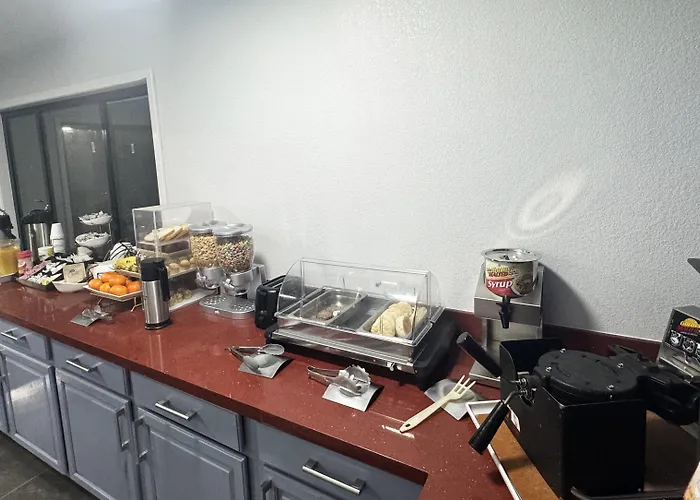 Executive Inn And Suites