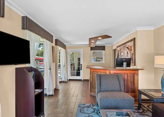 Best Western University Lodge
