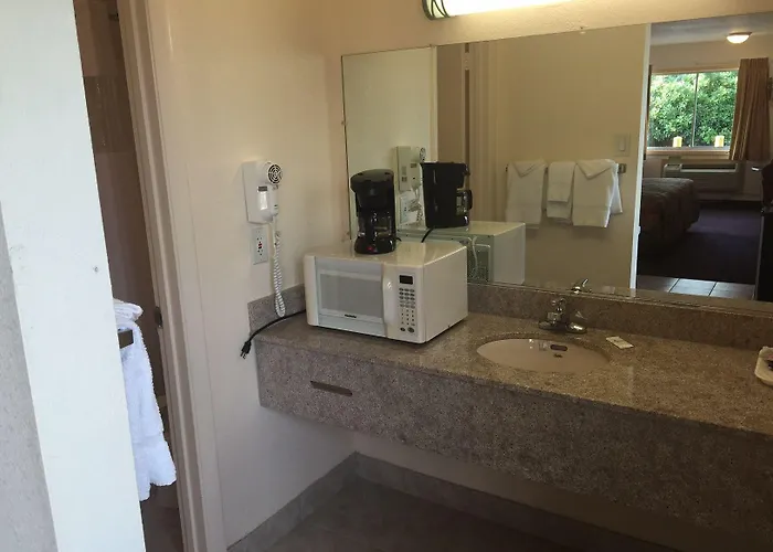 Belmont Inn And Suites