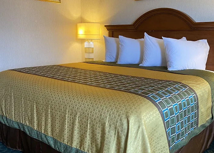 Harrisonville Inn & Suites