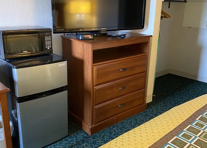 Harrisonville Inn & Suites