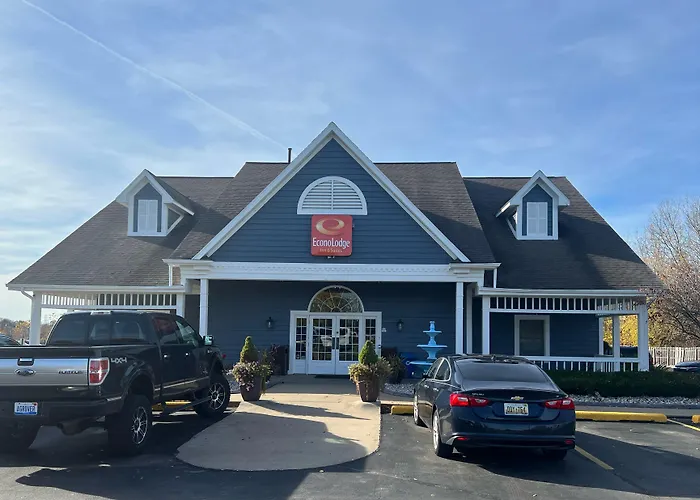 Econo Lodge & Suites Grand Rapids Airport