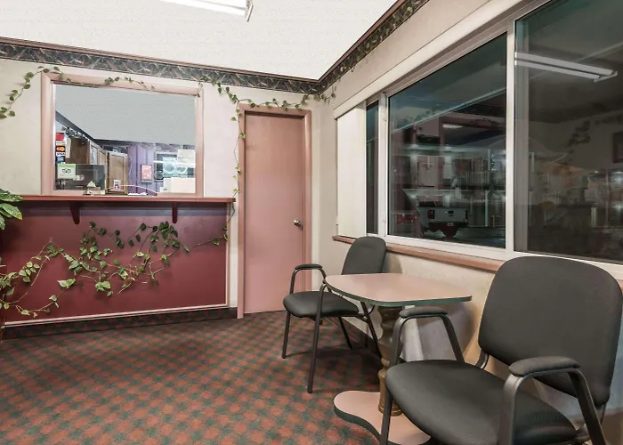 Knights Inn Ottawa