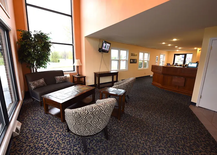 Days Inn By Wyndham Mackinaw City - Lakeview