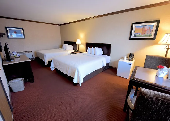 Days Inn By Wyndham Mackinaw City - Lakeview