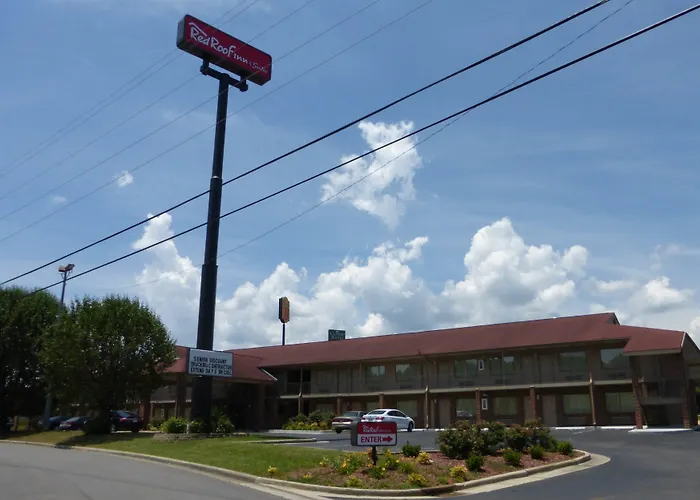 Red Roof Inn & Suites Cleveland, Tn