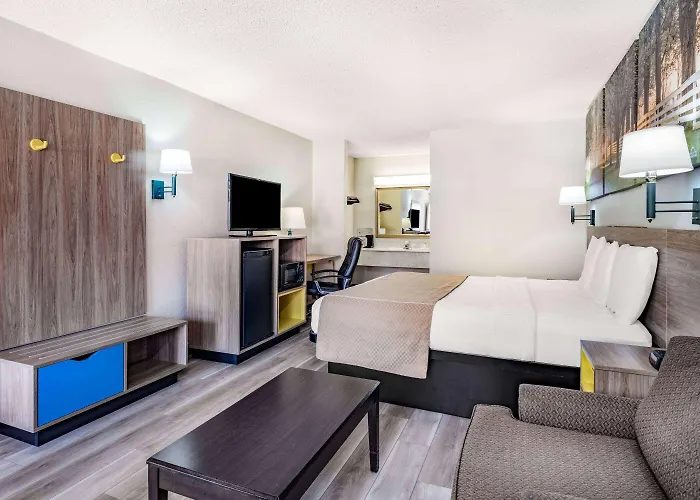 Days Inn By Wyndham Macon I-475
