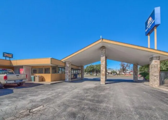 Americas Best Value Inn Uvalde