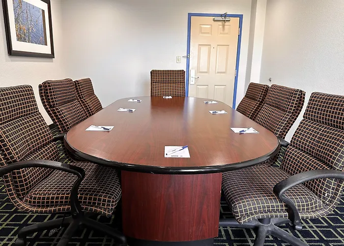 Travelodge By Wyndham Fort Wayne North