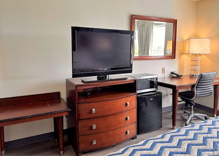 Travelodge By Wyndham Fort Wayne North