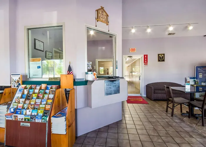 Econo Lodge Little Creek