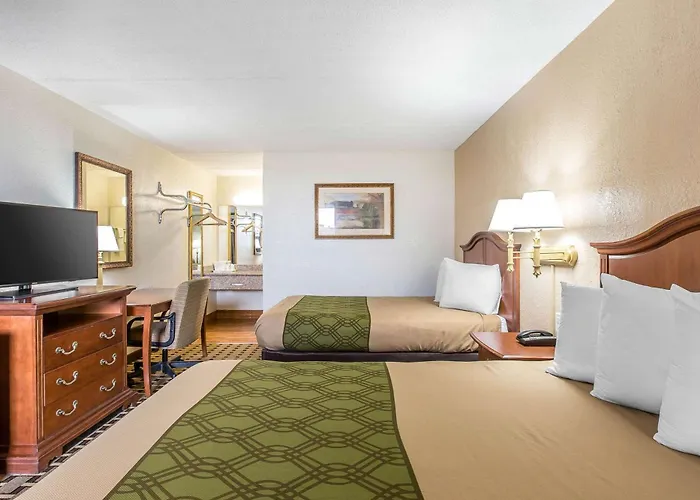 Econo Lodge Savannah Midtown