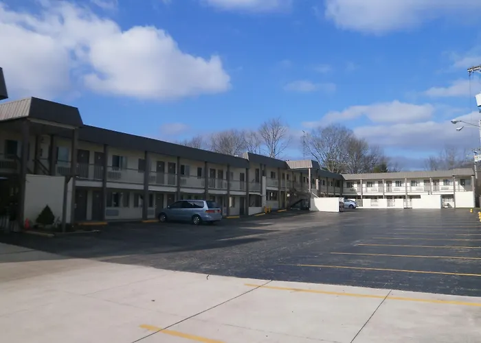 Richmond Inn & Suites Near Dayton I-70