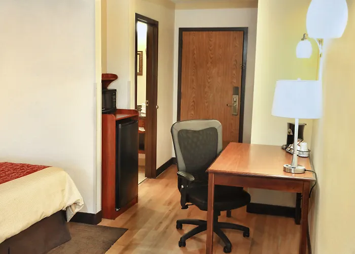 Town House Hotel - Grand Forks