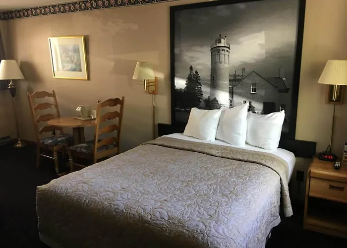 Super 8 Beachfront By Wyndham Mackinaw City, Mi