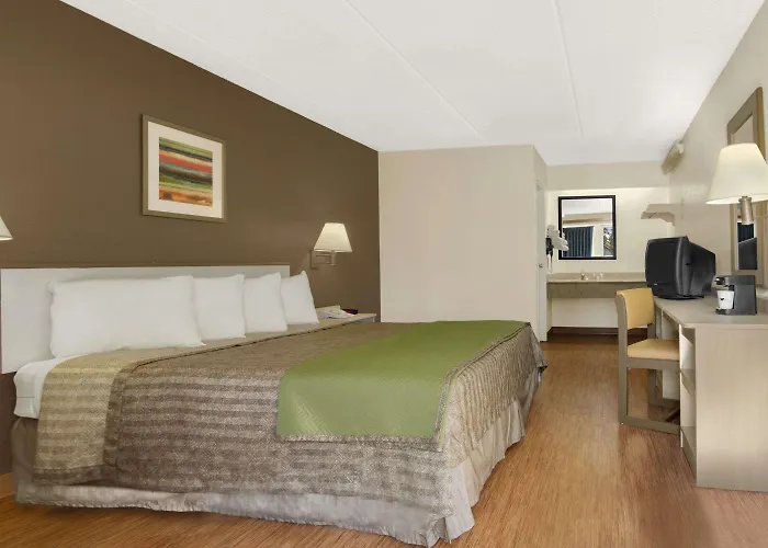 Travelodge By Wyndham College Park