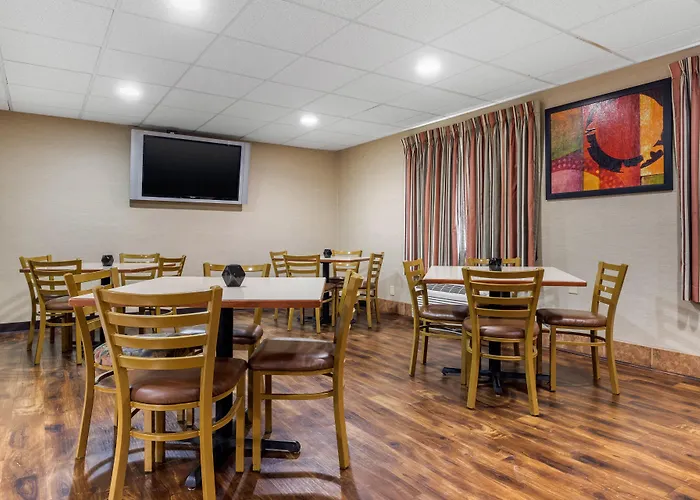 Econo Lodge Milwaukee Airport