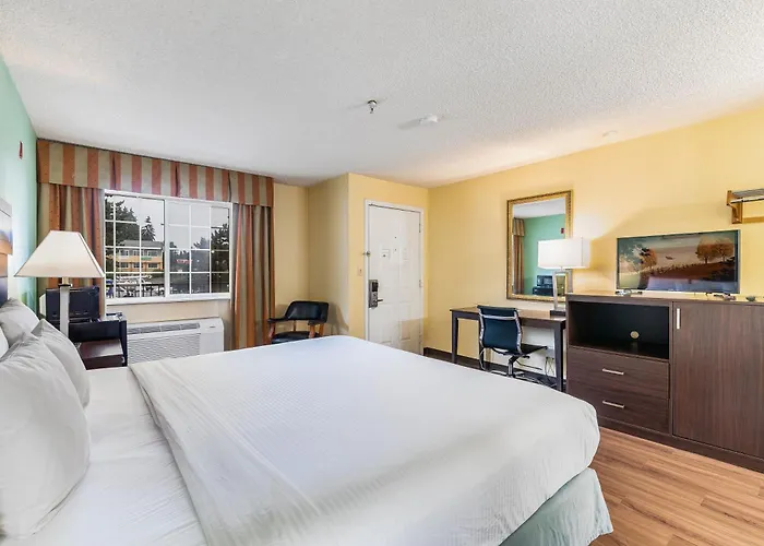 Days Inn By Wyndham Federal Way