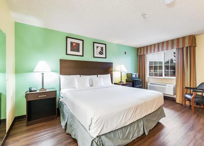 Days Inn By Wyndham Federal Way