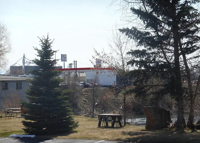Henry'S Fork Inn